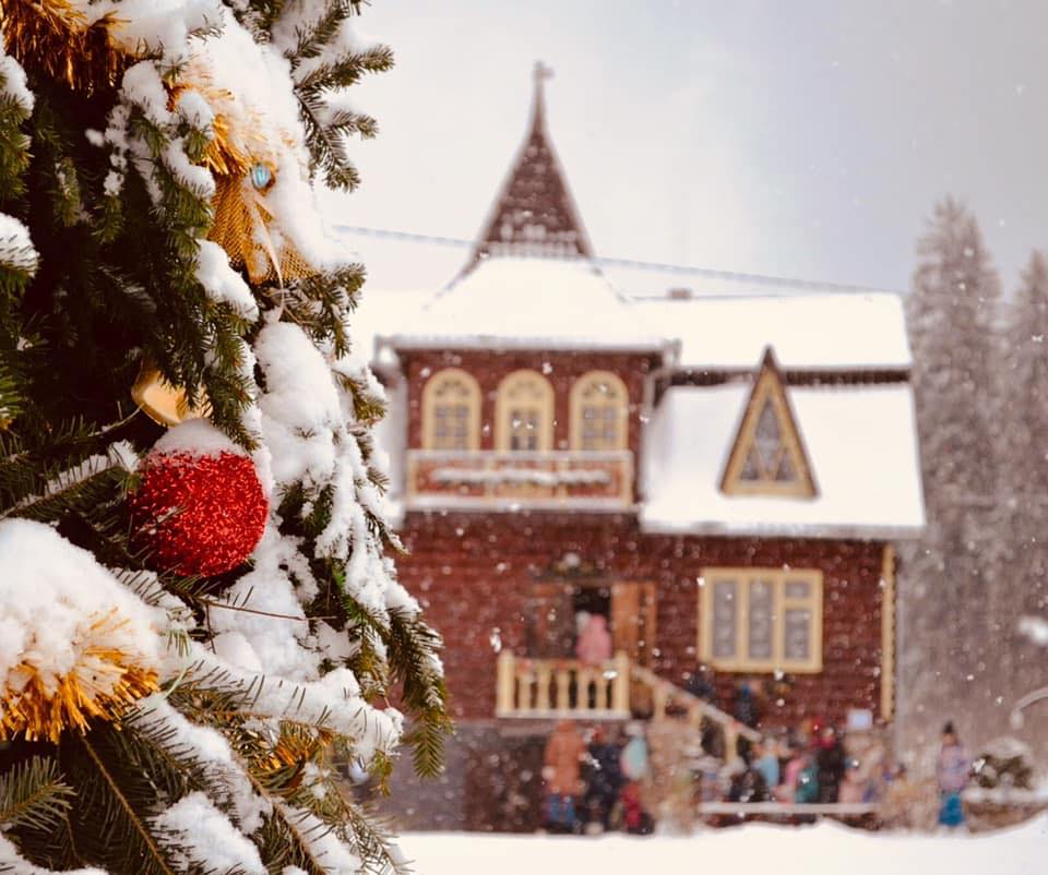 Cвято наближається. Де в Україні працюють резиденції Святого Миколая і Діда Мороза: найцікавіші локації